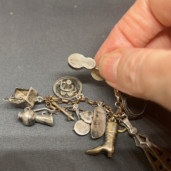 Vintage charm bracelet from French flea market. - Picture 8 of 9